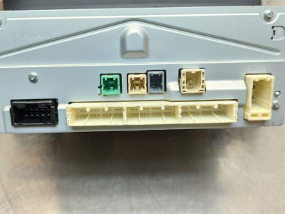 Subwoofer einbauen (Chinch per High-Low Adapter nachrüsten)